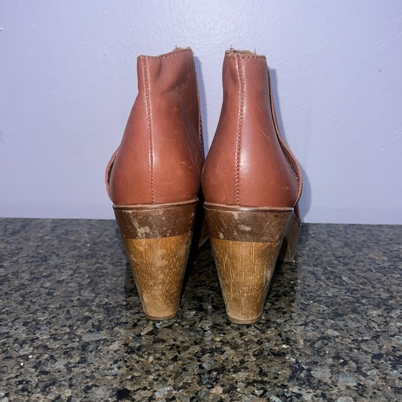 Kdb ankle booties. Size 8 - Picture 3 of 4